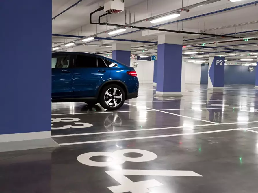 Immagine 1 di Garage in vendita  a Torino