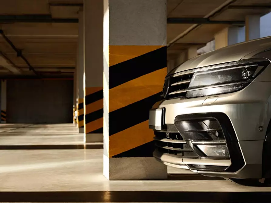 Immagine 2 di Garage in vendita  a Torino