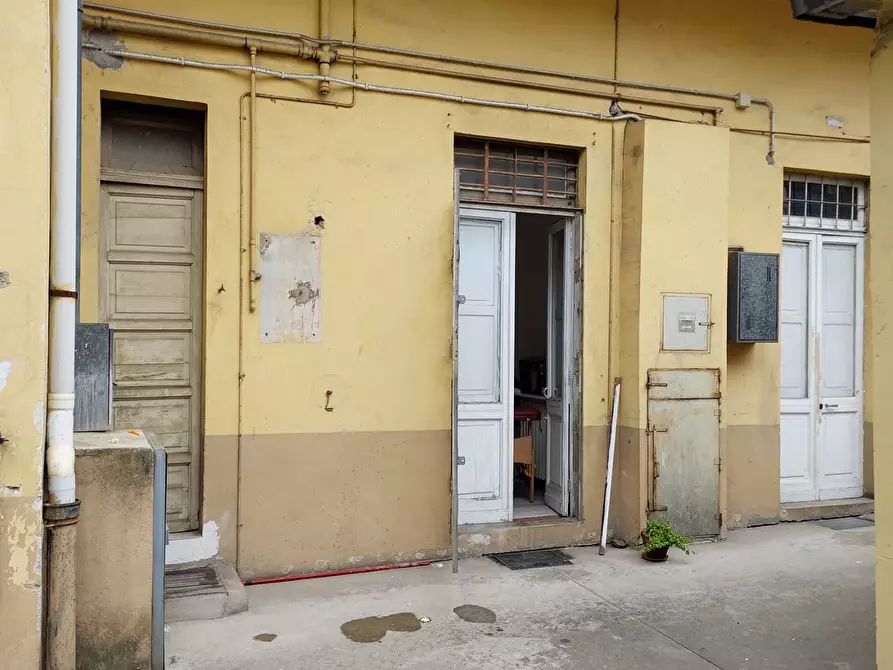Immagine 6 di Negozio in vendita  a Torino