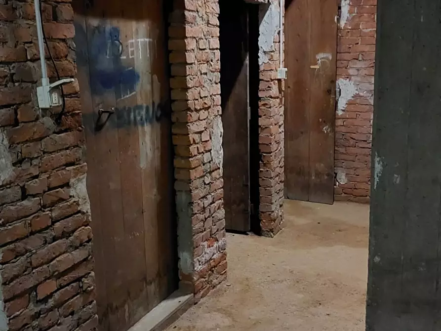 Immagine 5 di Negozio in vendita  a Torino