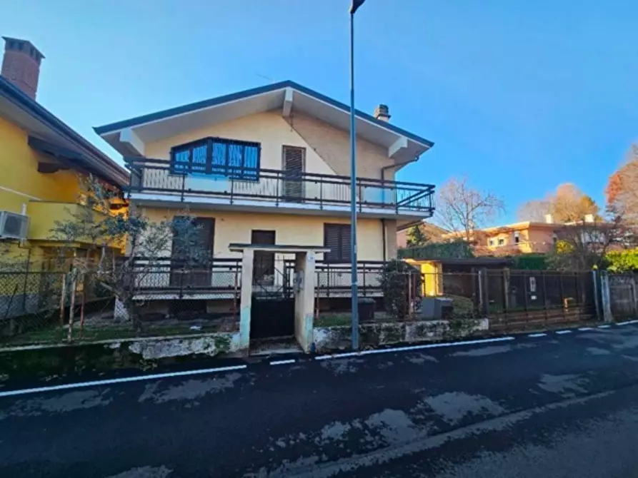 Immagine 1 di Villa in vendita  a Cesate