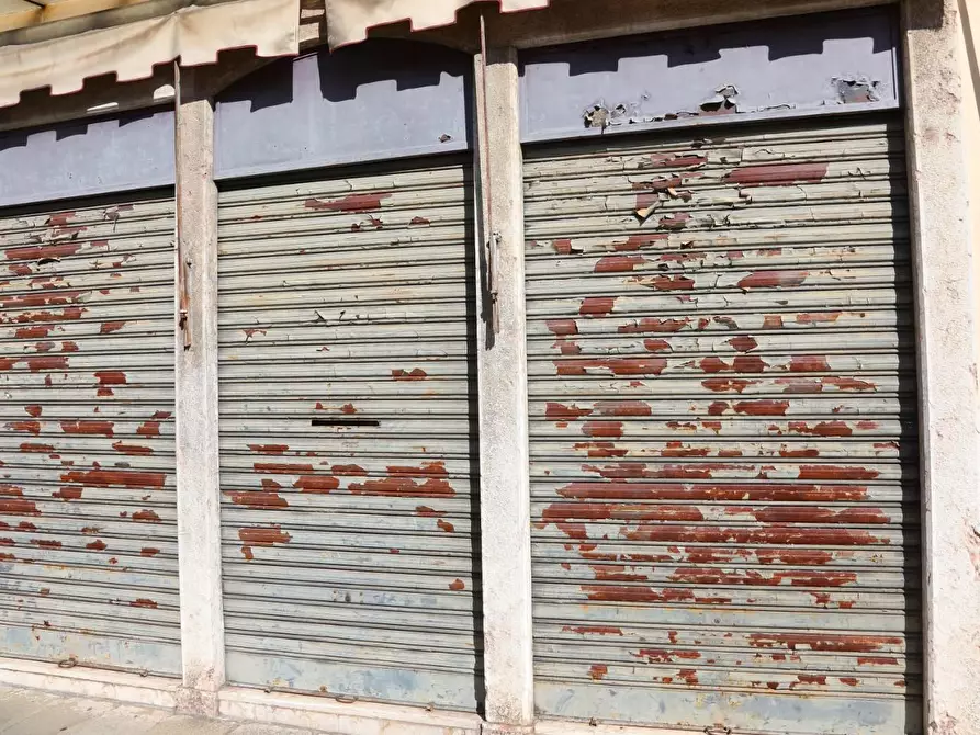 Immagine 4 di Negozio in vendita  a Rivoli