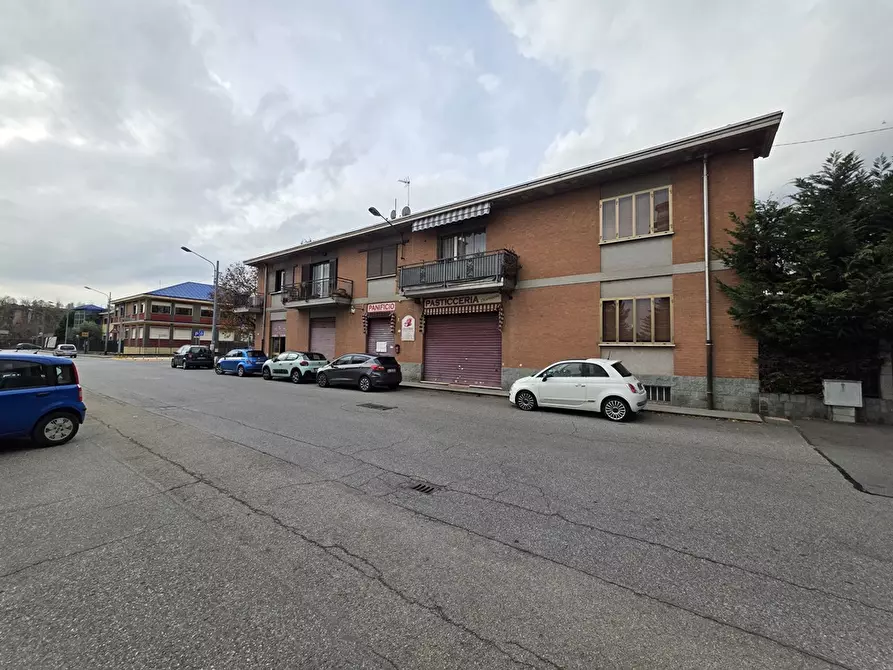 Immagine 1 di Negozio in vendita  a Alpignano