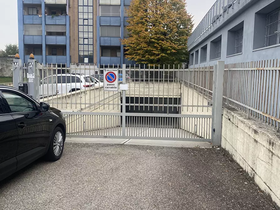 Immagine 7 di Garage in vendita  a Torino
