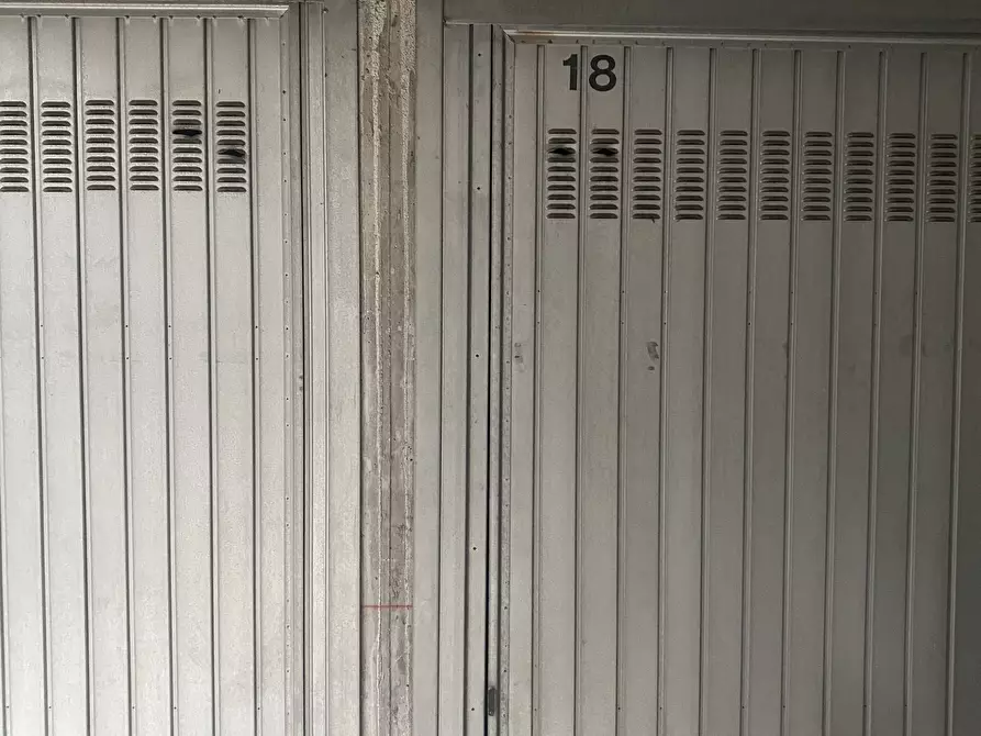 Immagine 5 di Garage in vendita  a Torino