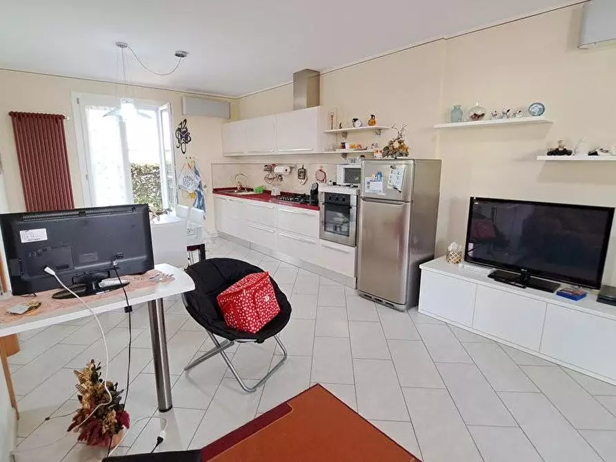 Immagine 1 di Casa bifamiliare in vendita  a Rosignano Marittimo