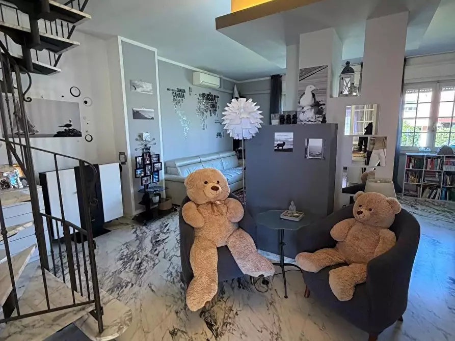 Immagine 1 di Casa bifamiliare in vendita  a Ameglia