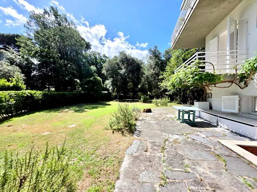 Immagine 5 di Porzione di casa in vendita  a Viareggio