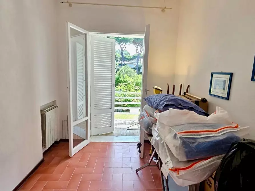 Immagine 21 di Porzione di casa in vendita  a Viareggio