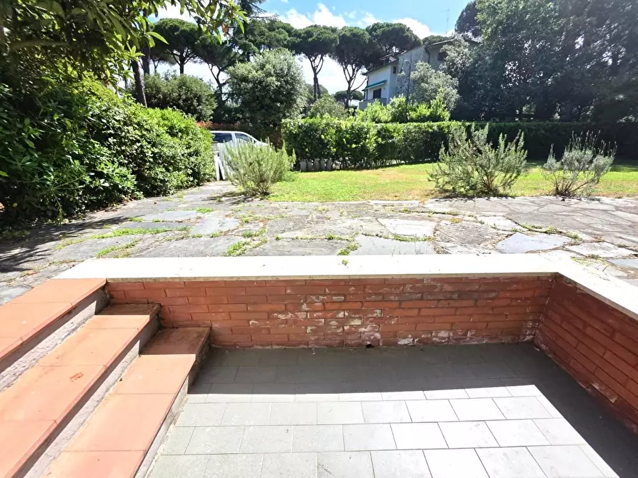 Immagine 3 di Porzione di casa in vendita  a Viareggio