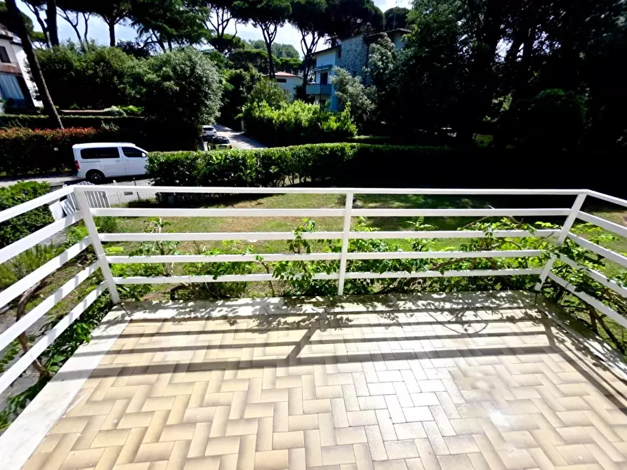Immagine 6 di Porzione di casa in vendita  a Viareggio