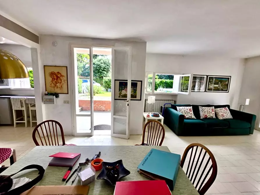 Immagine 8 di Porzione di casa in vendita  a Viareggio