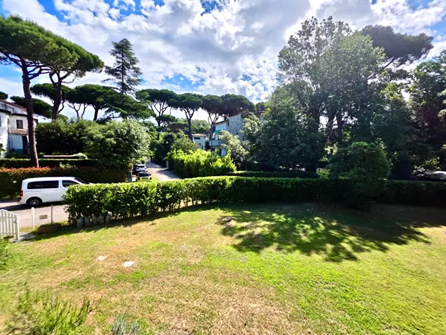 Immagine 7 di Porzione di casa in vendita  a Viareggio