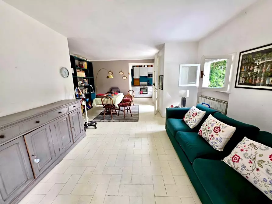 Immagine 11 di Porzione di casa in vendita  a Viareggio