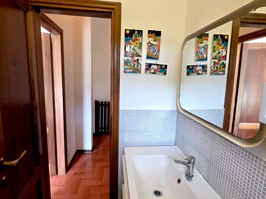 Immagine 22 di Porzione di casa in vendita  a Viareggio