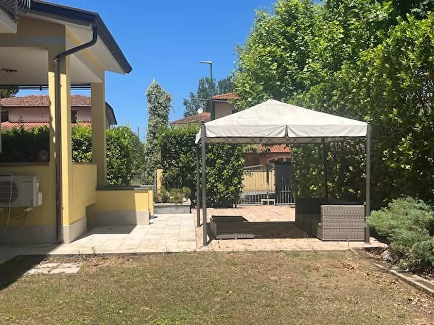 Immagine 4 di Casa bifamiliare in vendita  a Camaiore