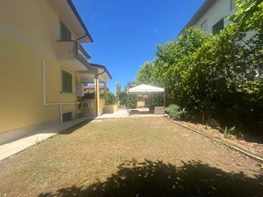 Immagine 6 di Casa bifamiliare in vendita  a Camaiore