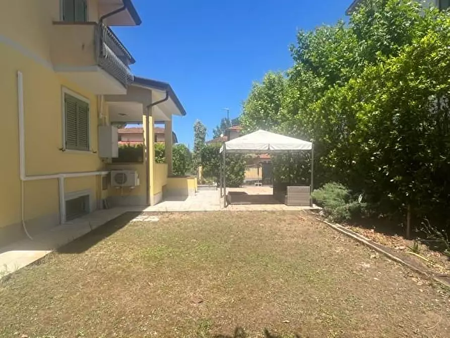 Immagine 3 di Casa bifamiliare in vendita  a Camaiore