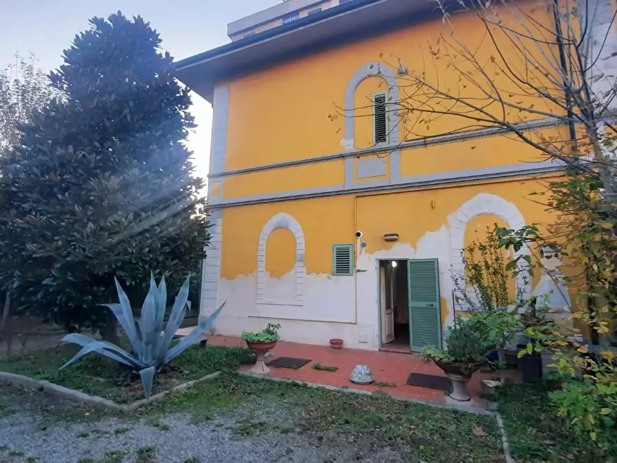 Immagine 1 di Casa bifamiliare in vendita  a Calcinaia