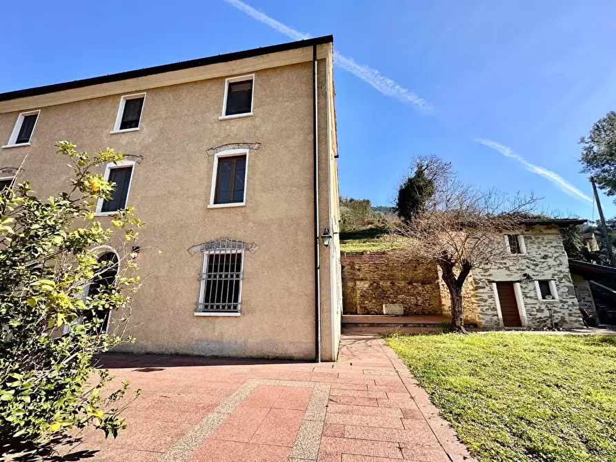Immagine 8 di Casa colonica in vendita  a Pietrasanta