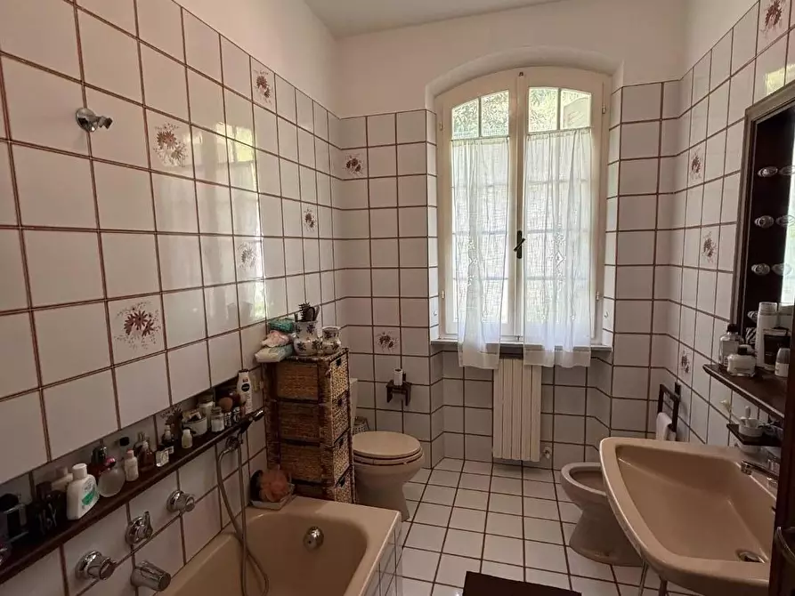 Immagine 26 di Villa in vendita  a Massa