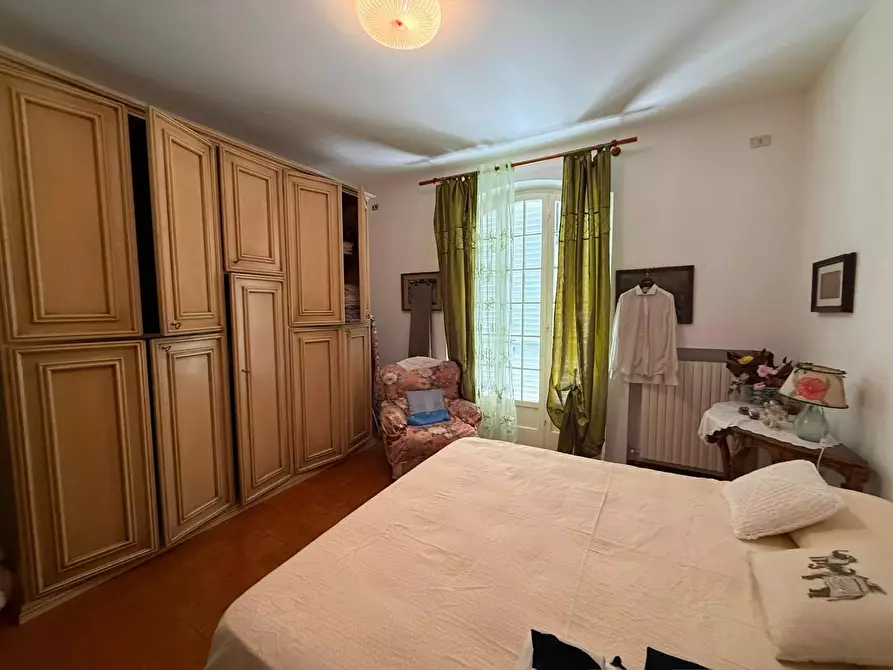 Immagine 25 di Villa in vendita  a Massa