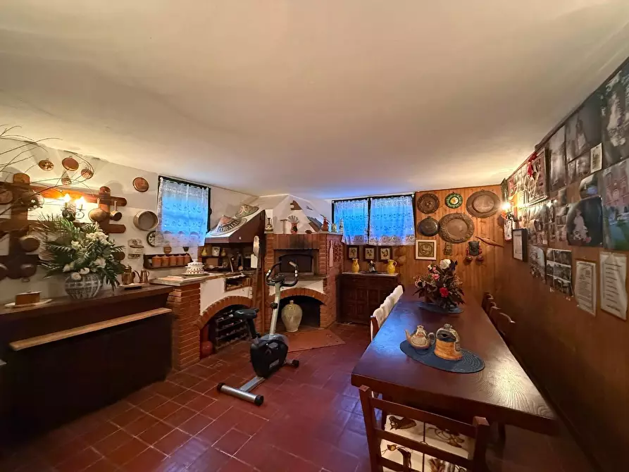 Immagine 31 di Villa in vendita  a Massa