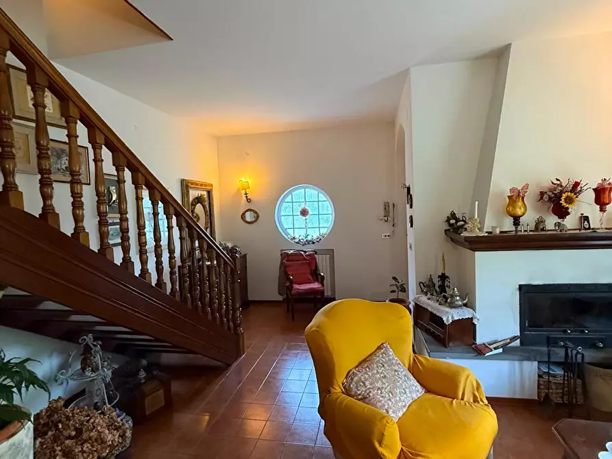 Immagine 21 di Villa in vendita  a Massa