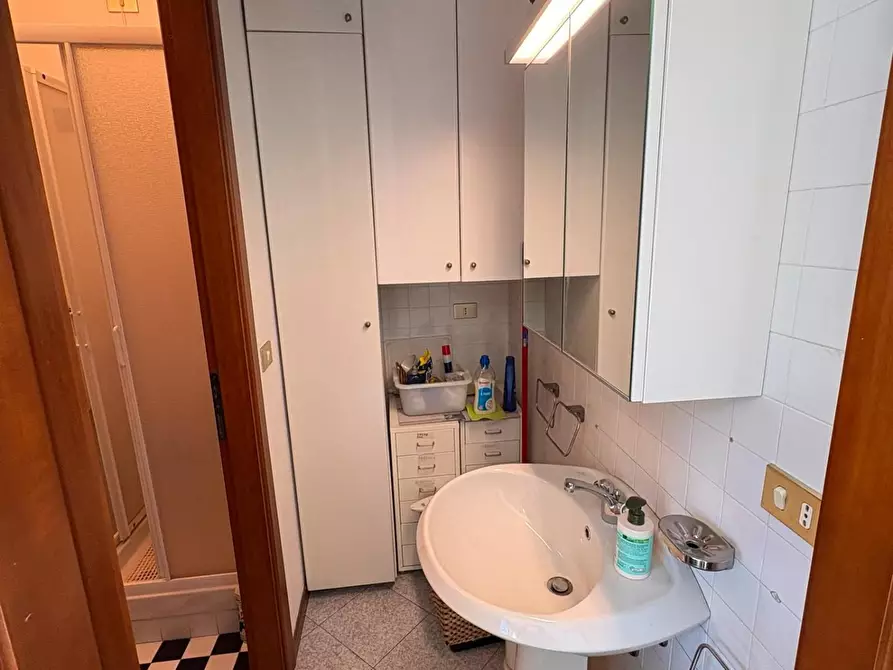 Immagine 9 di Appartamento in vendita  a Montignoso