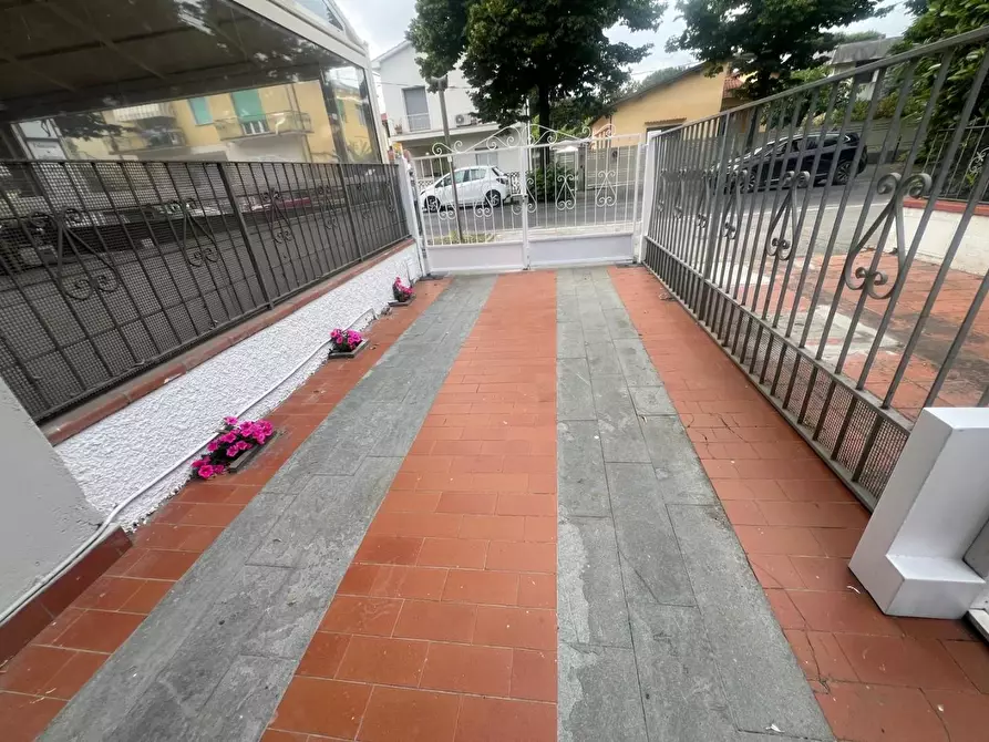 Immagine 12 di Mansarda in vendita  a Camaiore