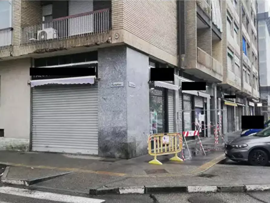 Immagine 2 di Negozio in vendita  a Torino