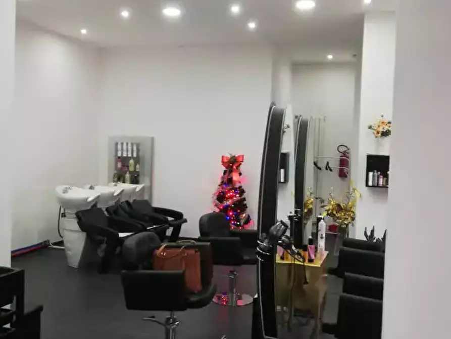 Immagine 3 di Negozio in vendita  a Torino