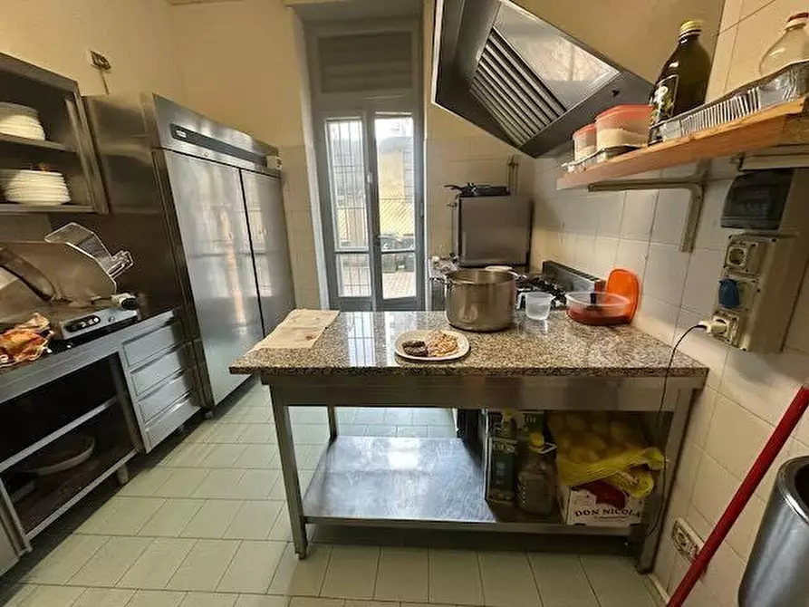 Immagine 7 di Negozio in vendita  a Torino