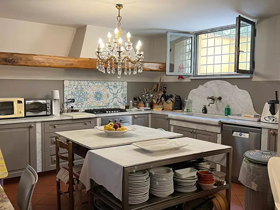 Immagine 32 di Villa in vendita  a Carrara