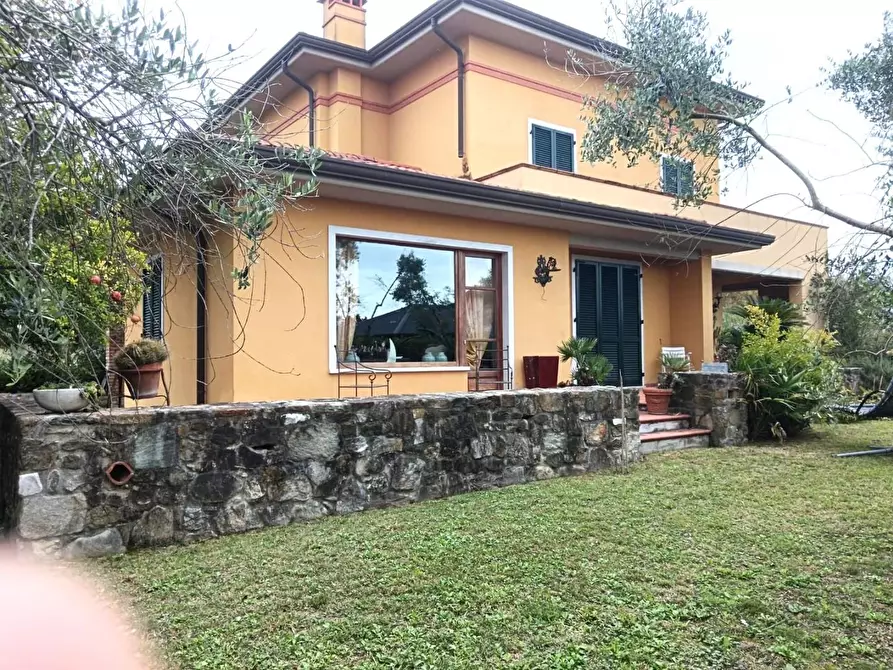 Immagine 1 di Villa in vendita  a Carrara