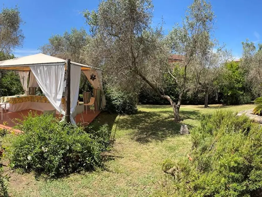 Immagine 5 di Villa in vendita  a Carrara