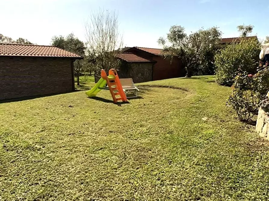 Immagine 11 di Villa in vendita  a Carrara