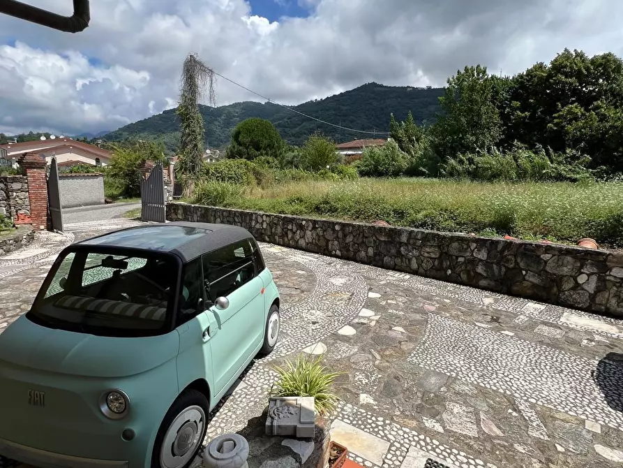 Immagine 6 di Villa in vendita  a Carrara