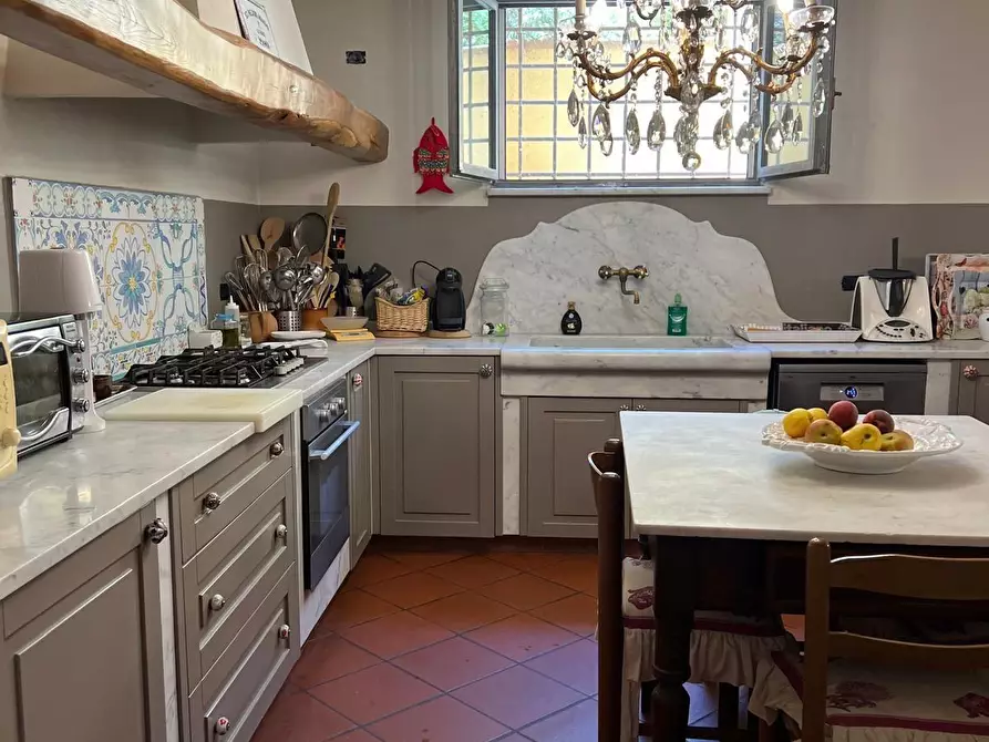Immagine 28 di Villa in vendita  a Carrara