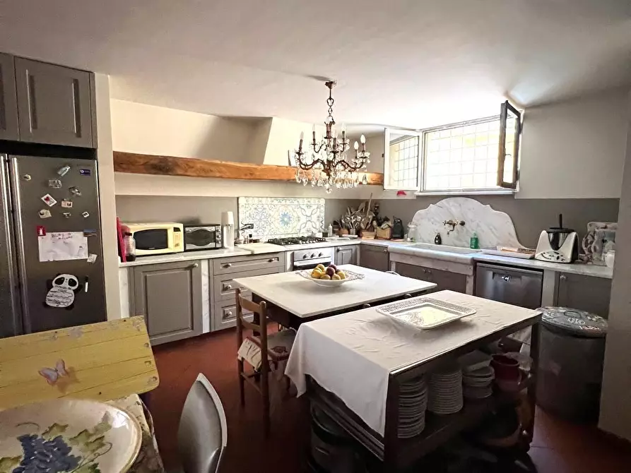 Immagine 27 di Villa in vendita  a Carrara
