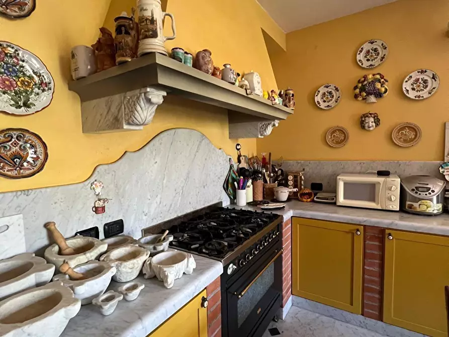 Immagine 16 di Villa in vendita  a Carrara