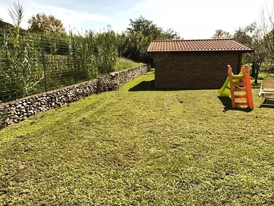Immagine 10 di Villa in vendita  a Carrara