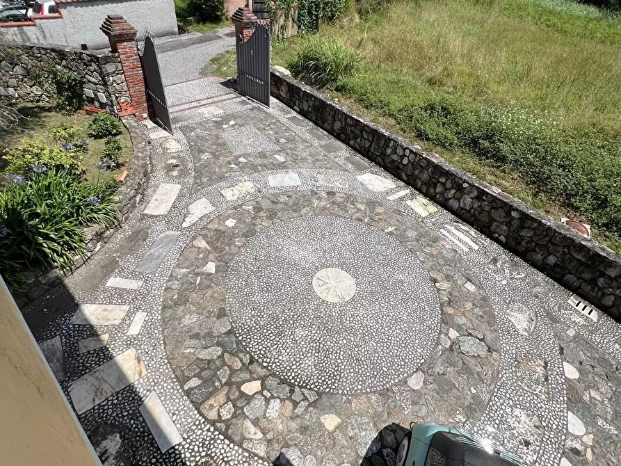 Immagine 36 di Villa in vendita  a Carrara
