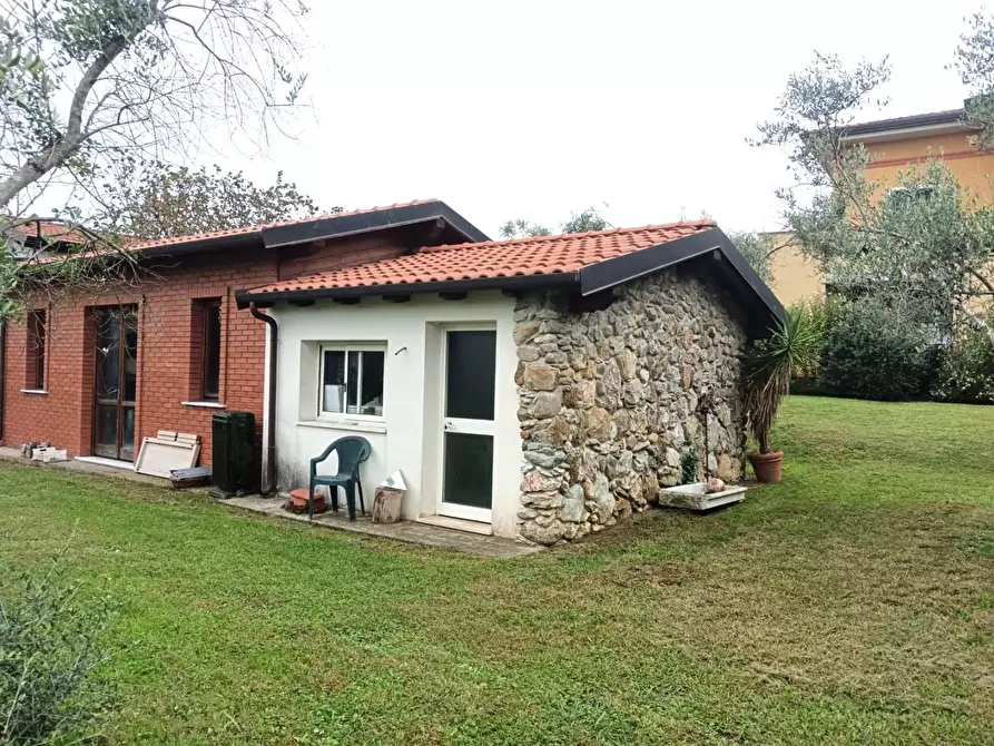 Immagine 7 di Villa in vendita  a Carrara