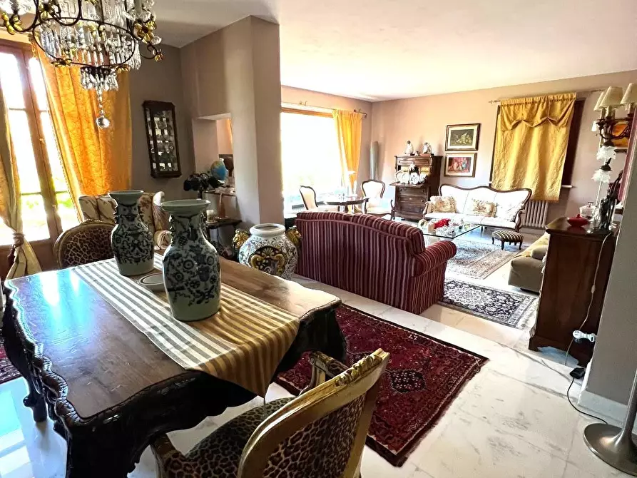 Immagine 17 di Villa in vendita  a Carrara