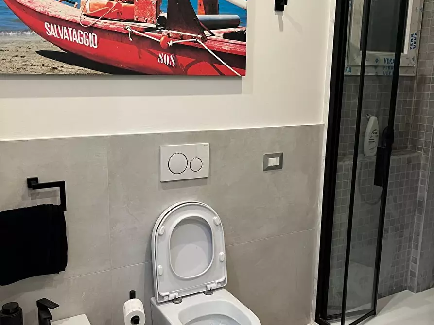 Immagine 13 di Appartamento in vendita  a Viareggio