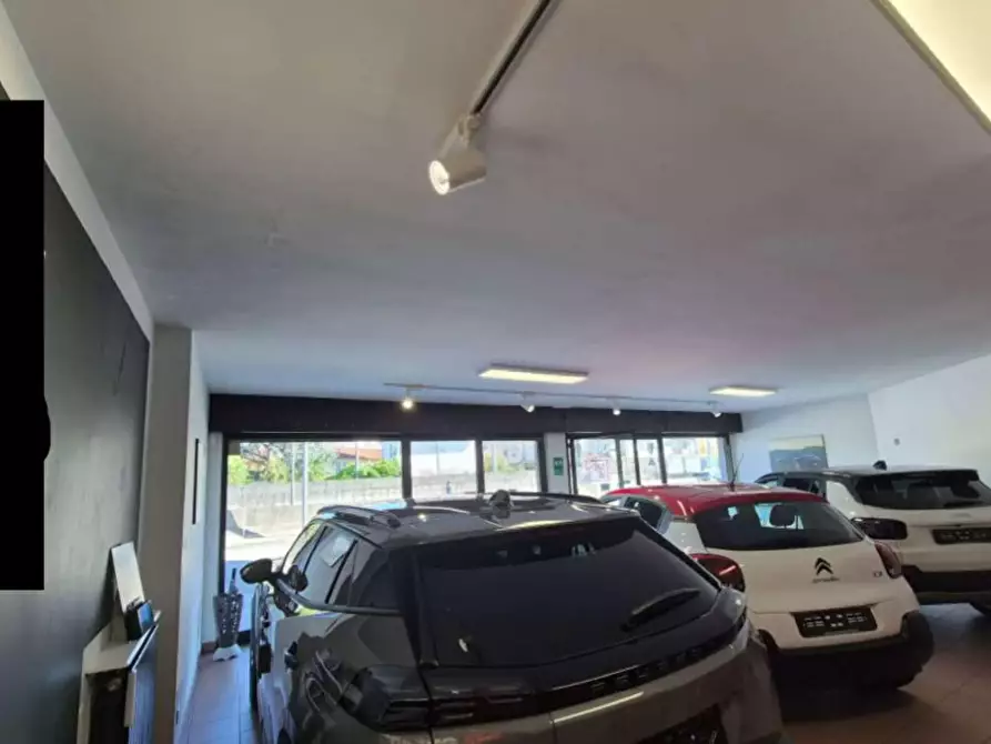 Immagine 5 di Negozio in vendita  a Settimo Torinese
