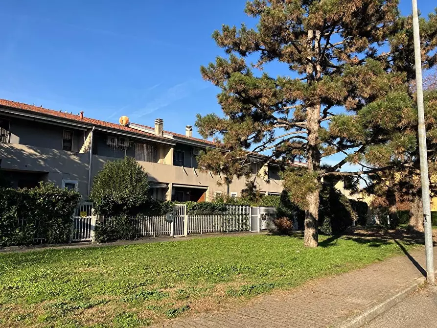 Immagine 1 di Villetta a schiera in vendita  a Burago Di Molgora