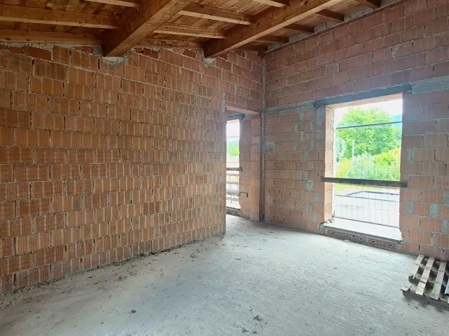Immagine 28 di Villa in vendita  a Capannori
