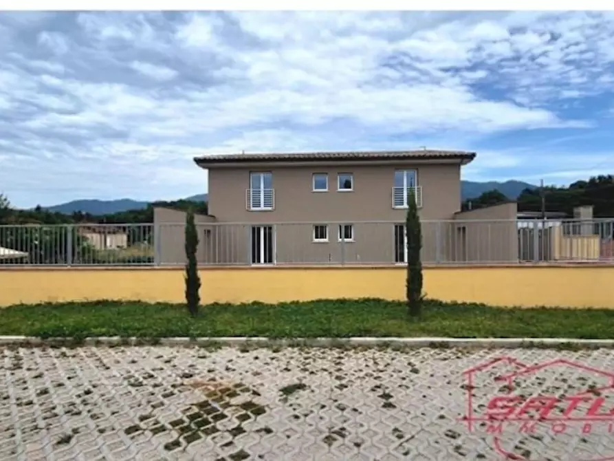 Immagine 2 di Villa in vendita  a Capannori